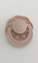 Load image into Gallery viewer, Honeybug Smoochie Magnetic Dummy for Reborn Dolls (PREM/NEWBORN)
