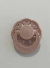 Load image into Gallery viewer, Honeybug Smoochie Magnetic Dummy for Reborn Dolls (PREM/NEWBORN)