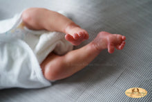Load image into Gallery viewer, Doll kit realborn "ASPEN ASLEEP" 18"