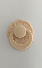 Load image into Gallery viewer, Honeybug Smoochie Magnetic Dummy for Reborn Dolls (PREM/NEWBORN)
