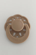 Load image into Gallery viewer, Honeybug Smoochie Magnetic Dummy for Reborn Dolls (PREM/NEWBORN)
