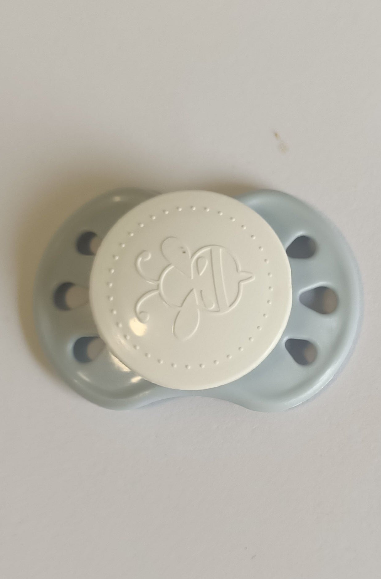 Honeybug Sweetdreams Magnetic Dummy PEBBLE BLUE/WHITE for Reborn Dolls (Prem) 15-18