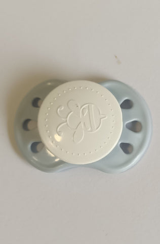Honeybug Sweetdreams Magnetic Dummy PEBBLE BLUE/WHITE for Reborn Dolls (Prem) 15-18" 