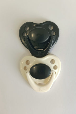 Honeybug Sweetheart Magnetic Dummy BLACK (Newborn) 
