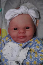 Load image into Gallery viewer, Doll kit  &quot;ELLIE AWAKE by Bonnie Sieben 20&quot;
