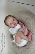 Load image into Gallery viewer, Doll kit realborn "LANDON AWAKE" 21"
