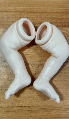 Reborn Doll kit  LEGS from an 18" Realborn kit. 2nds 