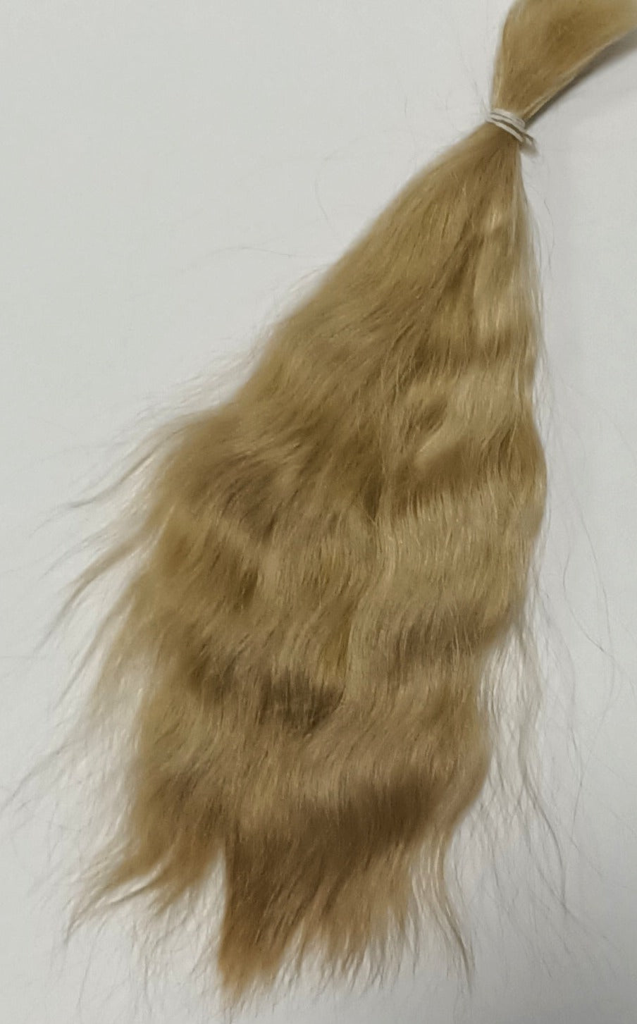 MOHAIR MEDIUM BLONDE Slight wave  10gms
