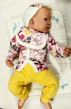 Load image into Gallery viewer, BABY 5 piece set Size 17-18" Prem (Yellow)
