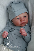 Load image into Gallery viewer, Doll kit realborn &quot;ALMA AWAKE&quot; 19&quot; (48cm)
