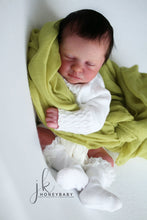 Load image into Gallery viewer, Doll kit realborn "ALYSSA ASLEEP" 18"
