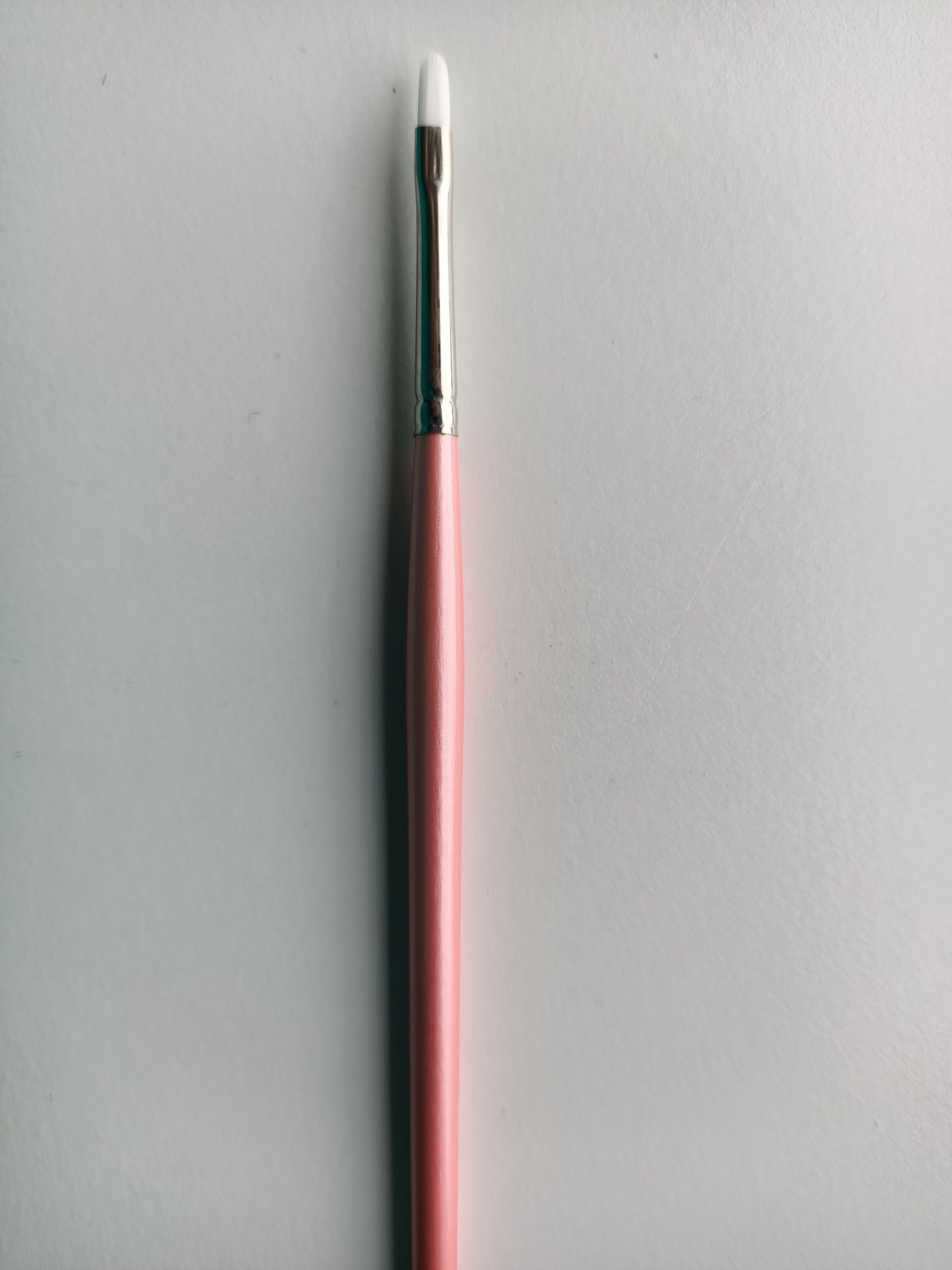 Paint brush FILBERT for Nail beds and lips.