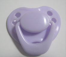 Load image into Gallery viewer, Honeybug Magnetic Dummy LILY (Newborn)
