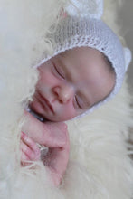 Load image into Gallery viewer, Doll kit realborn &quot;MADISON ASLEEP&quot; 19&quot; (48cm)
