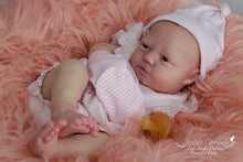 Load image into Gallery viewer, Doll kit realborn &quot;ZURI AWAKE&quot; &quot;18&quot;
